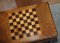 Mesa de ajedrez victoriana con tapete plegable, década de 1880, Imagen 8