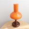 Kleine Mid-Century Tischlampe aus orangefarbenem Glas & Holz, 1950er 3