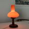 Kleine Mid-Century Tischlampe aus orangefarbenem Glas & Holz, 1950er 4