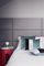 Cuscino per camera da letto in tre tonalità con verde acqua a sinistra e a destra di LO Decor, Immagine 2