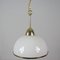 Lámpara colgante sueca Mid-Century de vidrio opalino blanco y latón, años 50, Imagen 4