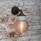 Lámpara de pared industrial vintage de latón de vidrio a rayas blancas de porcelana, Imagen 7