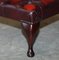 Oxblood Leder Chesterfield & Buchenholz Fußhocker mit Cabriolet Beinen 9