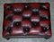 Oxblood Leder Chesterfield & Buchenholz Fußhocker mit Cabriolet Beinen 3