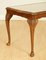 Tavolino da caffè vintage in pelle marrone con gambe Queen Anne, Immagine 4