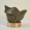 Abstrakte moosgrüne Marmorskulptur auf Bronze Sockel von Alice Ward 4