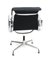 Butacas o butacas de oficina Soft Pad Alu Chair Ea 207 de cuero negro de Charles & Ray Eames para Vitra. Juego de 4, Imagen 3