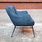 Kleiner italienischer Sessel aus blauem Samt, 1960er 3