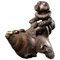 Figura de mono ceremonial sobre una concha de caracol, siglo XX, Imagen 1
