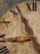 Orologio su pannello policromo con lancette in metallo dorato, Immagine 3