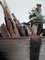 Brennholzkorb aus massivem Kastanienholz und Schmiedeeisen 10