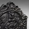 Antike englische dekorative Kaminlehne aus Gusseisen 5