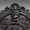 Antike englische dekorative Kaminlehne aus Gusseisen 6