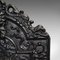 Antike englische dekorative Kaminrückwand aus Gusseisen 7