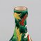 Französische Art Deco Vase mit Handbemalten Blumen auf Grünem Hintergrund 4