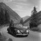 Explorando el campo en un Volkswagen Beetle, Alemania, 1939, Fotografía, Imagen 1