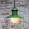Lampada a sospensione vintage industriale in vetro opalino e smaltata verde, Immagine 6