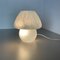 Große weiße Mushroom Milchglas Tischlampe, Italien, 1970er 17