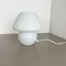 Große weiße Mushroom Milchglas Tischlampe, Italien, 1970er 2