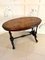 Tavolo ovale antico in legno di noce intarsiato, Immagine 2