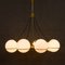 Lámpara de araña italiana de latón con 8 globos de vidrio opalino al estilo de Gino Sarfatti, Imagen 6