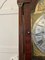 Reloj de caja alta George III antiguo de latón y roble, Imagen 13