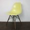 Hellgraue / ockerfarbene DSW Beistellstühle von Eames für Herman Miller 33