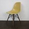 Hellgraue / ockerfarbene DSW Beistellstühle von Eames für Herman Miller 39