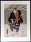 Utagawa Kunisada III, Theaterschauspieler im schwarzen Mantel auf der Bühne, Holzschnitt, 19. Jh 1
