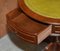Mesa auxiliar Regency vintage de caoba y cuero verde con dos cajones, Imagen 13