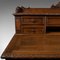 Antiker Schreibtisch aus geschnitzter Eiche 10