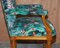 Englischer Vintage Armlehnstuhl aus geschnitztem Nussholz mit Birds of Paradise Bezug 17
