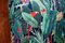 Butaca inglesa vintage de nogal con tapicería Birds of Paradise, Imagen 10