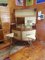 Mueble bar con taburetes de madera y vidrio, Italia, años 50. Juego de 4, Imagen 1