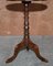 Schottischer Mahagoni Dreibein Lampentisch mit geschnitzter Tischplatte 15