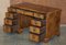 Original viktorianischer Schreibtisch aus Nusswurzelholz & braunem Leder 12