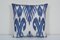 Housse de Coussin Ouzbek Ikat en Tissu Bleu 1