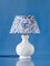 Lampada da tavolo in stile Hamptons fatta a mano di Royal Delft White Vase Georgica, Immagine 1