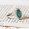 Anello Daisy in oro bianco 18k con smeraldo e diamanti a taglio brillante, Immagine 3