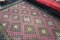 Vintage Kelim Teppich mit geometrischem Muster in Rosa & Braun 4