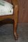 Poltrona vittoriana in legno di noce intagliato a mano con schienale alto, Immagine 11