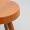 Mid-Century Modern Holz Dreibein Hocker im Stil von Charlotte Perriand von Le Corbusier 9