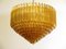 Quadriedri Kronleuchter aus Muranoglas mit bernsteinfarbenem Prisma & goldenem Rahmen 6