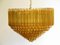 Quadriedri Kronleuchter aus Muranoglas mit bernsteinfarbenem Prisma & goldenem Rahmen 16
