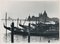 Gondoles et Skyline, Italie, 1950s, Photographie Noir & Blanc 1