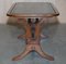 Table Basse Bevan Funnell de Taille Moyenne en Cuir Vert et Acajou 12