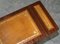Mesa auxiliar vintage de cuero marrón y pan de oro con tablero extensible, Imagen 19