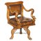 Fauteuil Chesterfield Antique en Cuir Marron avec Bras Vénitien 1