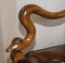 Butaca Chesterfield antigua de cuero marrón con brazo de delfín, Imagen 8