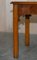 Mesa auxiliar vintage de madera de tejo con arcos Chippendale, Imagen 10